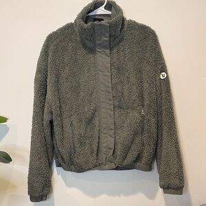 Vuori Cozy Olive Green Sherpa Jacket - Women’s Small - Like New